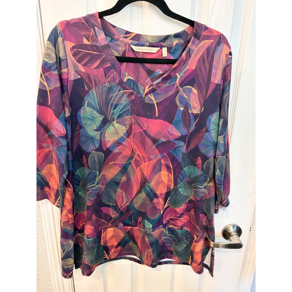 Soft Surroundings Top Purple Tropical Leaf Print V-Neck 3/4 Sleeve Blouse